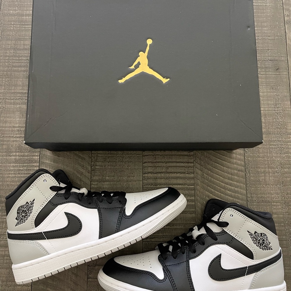 Nike Air Jordan 1 Mid Black and Gray Mens 7 Women’s 8.5